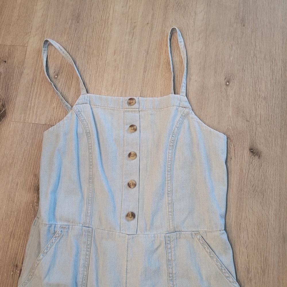 Old Navy Sleeveless Chambray Jumpsuit - Picture 3 of 6
